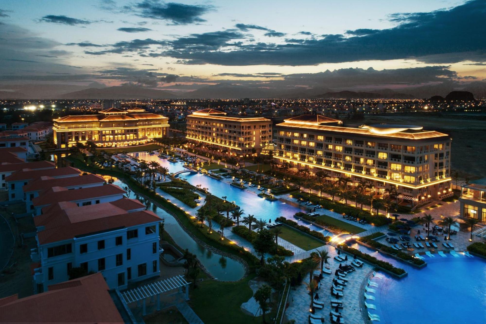 Sheraton Grand & 5*