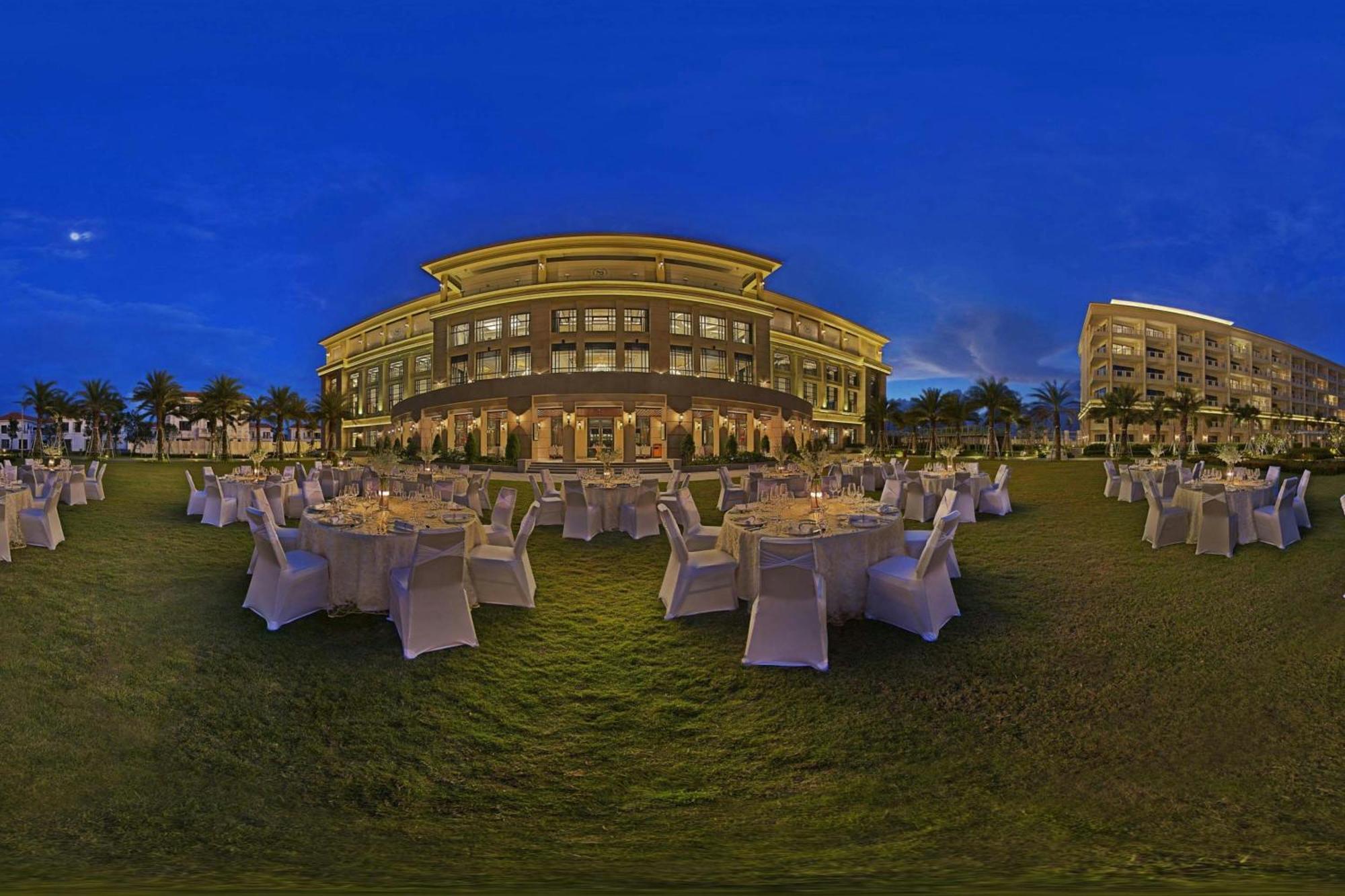 Sheraton Grand & Convention Center 5*
